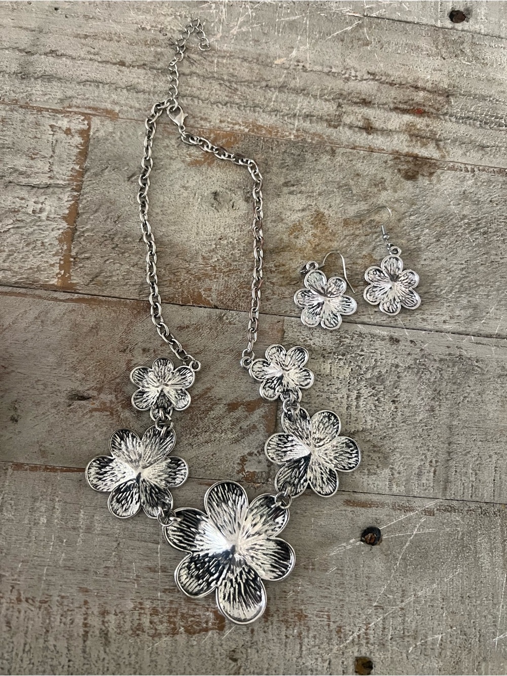 Silver Tone Floral Statement Necklace and Earrings Set - Picture 6 of 6